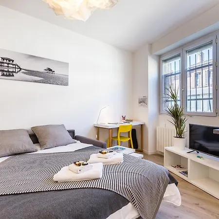 Charming Studio In The City Center Aparthotel