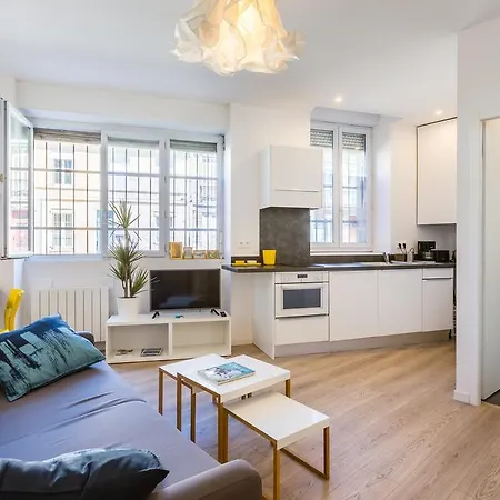 Aparthotel Charming Studio In The City Center *